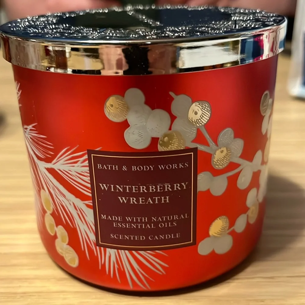 Bath & Body Works 3 Wick Candle. Winter Berry Wreath.